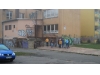 Školu na Komenského ulici trápia vandali