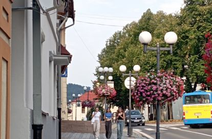 KEDYSI a DNES: Pohľad na Popradskú ulicu v Starej Ľubovni